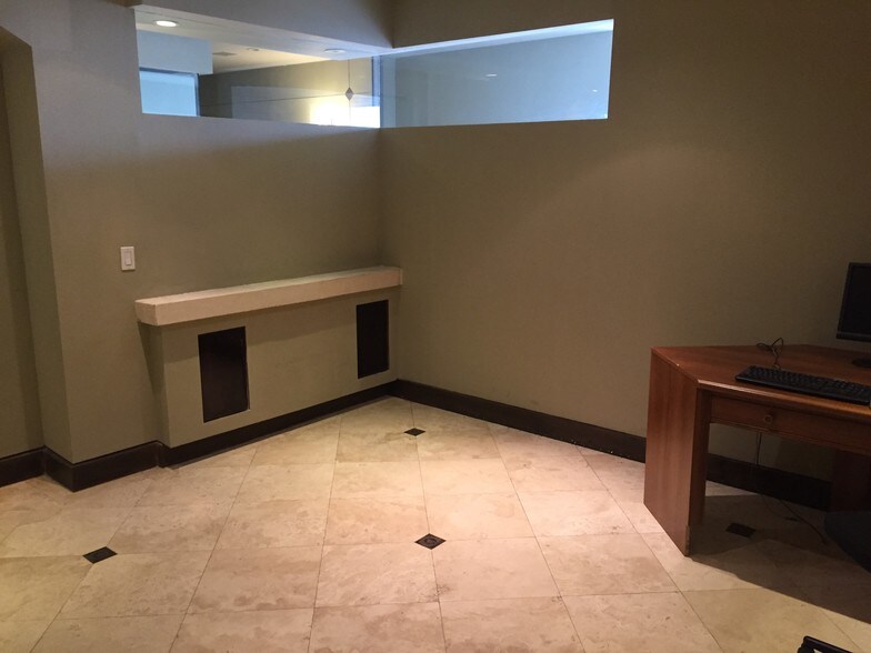 More Photos Of 11040 Santa Monica Blvd, Los Angeles Office For Lease