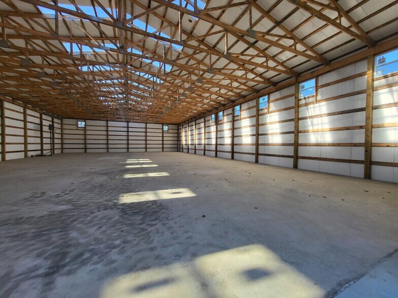 More Photos Of 841 Frances Ave, Neosho Flex For Sale