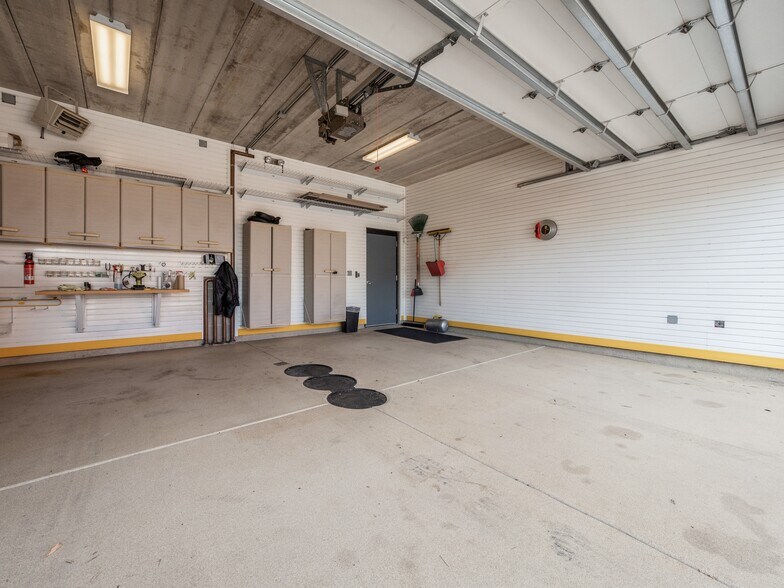 More Photos Of 4650-52 Lawrence, Chicago Office For Sale