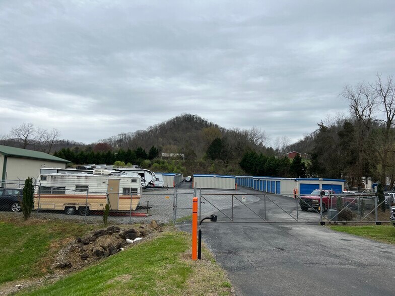 More Photos Of 1986 Highway 126, Bristol Self Storage For Sale