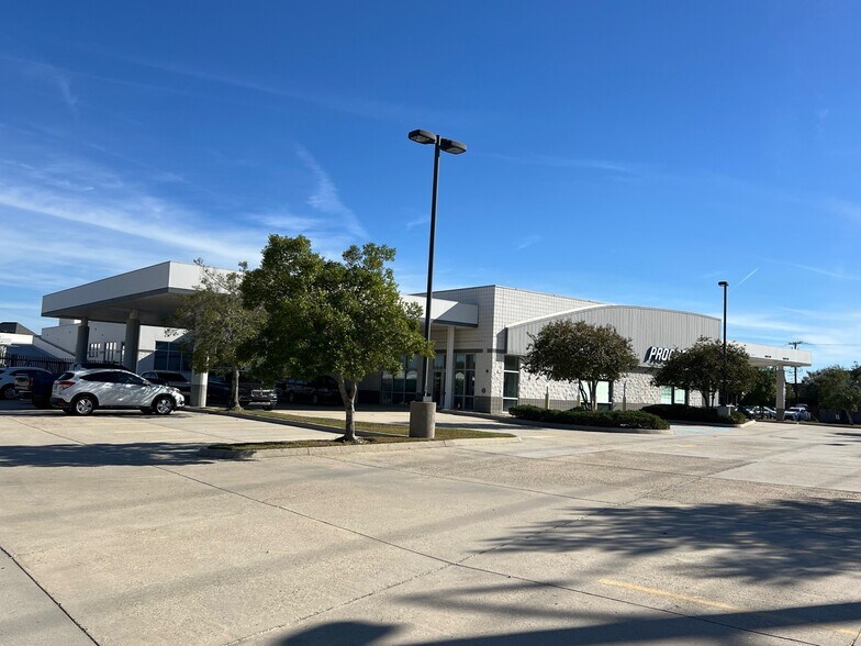 More Photos Of 1425 Airline Dr, Metairie Office For Sale