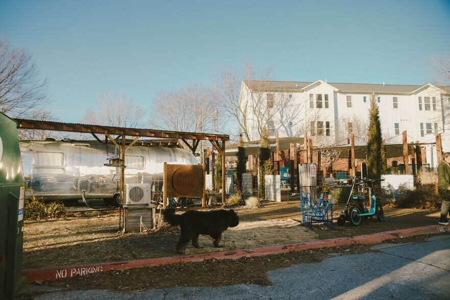 More Photos Of 525 S School Ave, Fayetteville Office Residential For Lease