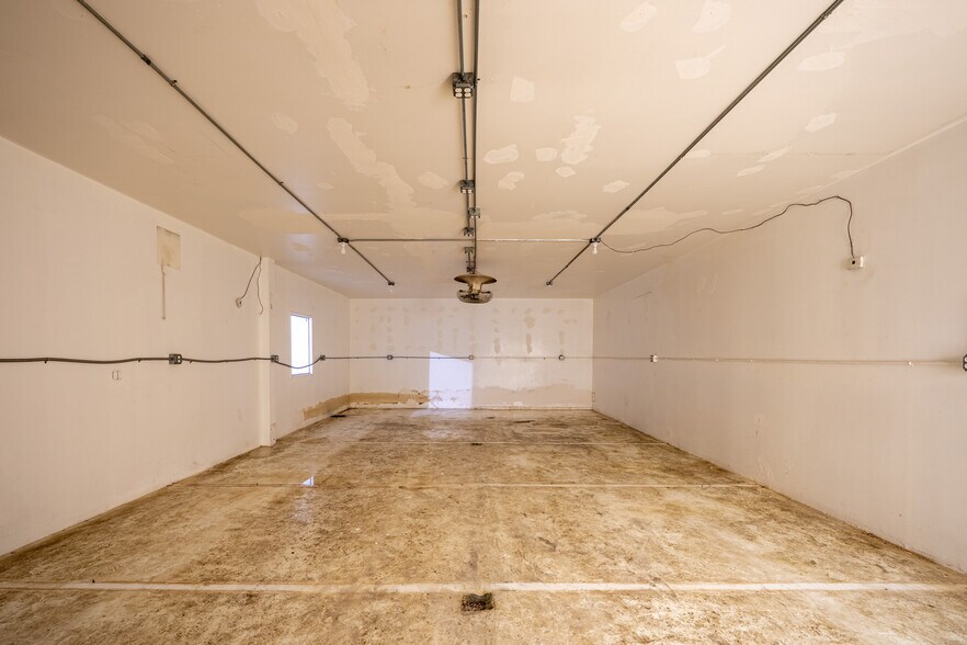 More Photos Of 5261-5265 E Washington Blvd, Commerce Warehouse For Sale