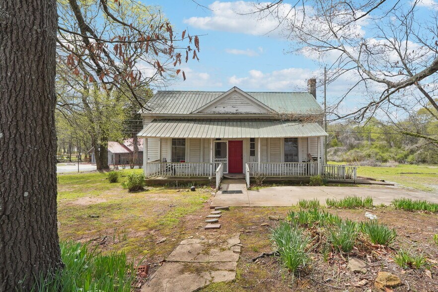 More Photos Of 100 Covered Bridge Rd, Euharlee Restaurant For Sale