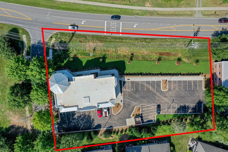 More Photos Of 18644 W Catawba Ave, Cornelius Storefront Retail Office For Lease