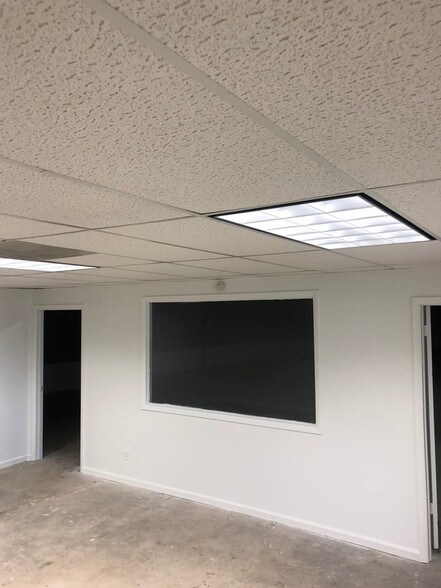 More Photos Of 100 SW 15th St, Fort Lauderdale Warehouse For Lease