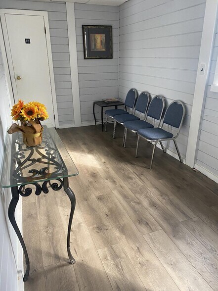 More Photos Of 377 Main St, Center Moriches Storefront Retail Office For Lease