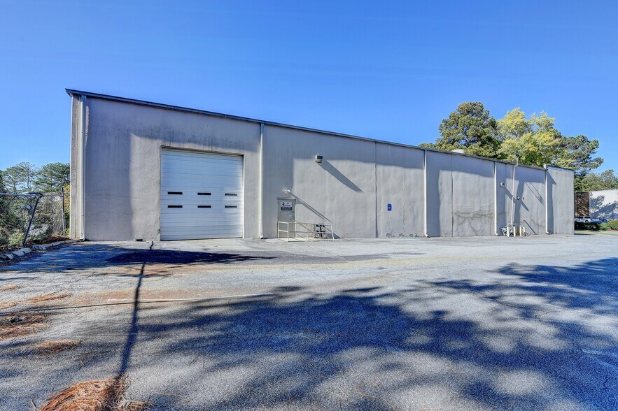 More Photos Of 2679 Peachtree Sq, Doraville Warehouse For Sale