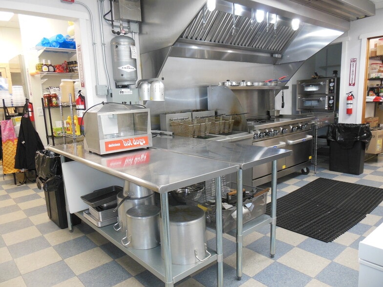 More Photos Of 3510 Cadillac Dr, Farwell Restaurant For Sale