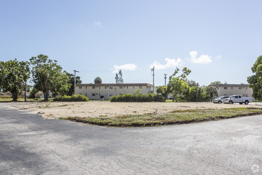 More Photos Of 579 E Elkcam Cir, Marco Island Land For Lease