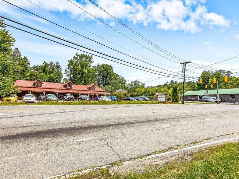 More Photos Of 271 Old Barn Rd, Hendersonville Medical For Sale