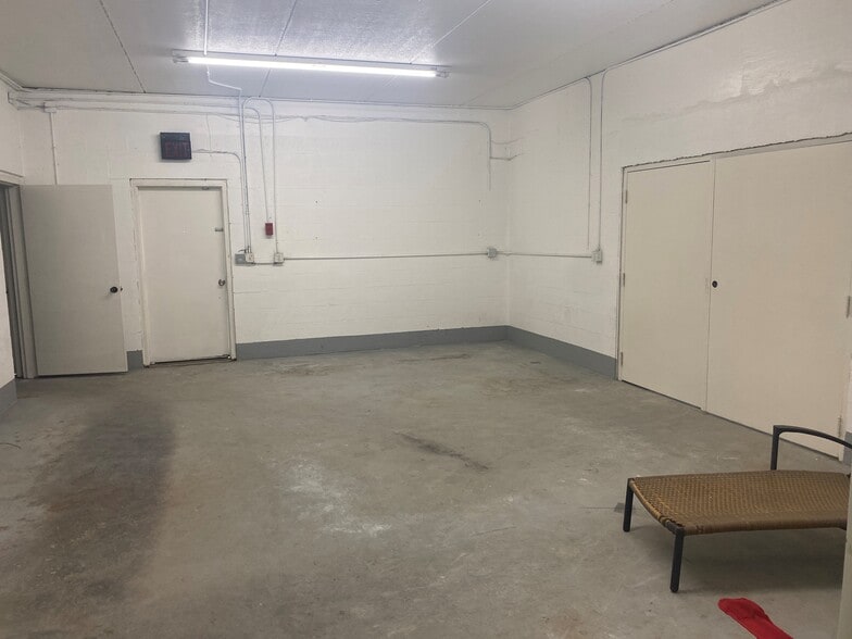 More Photos Of 4406 Arnold Ave, Naples Warehouse For Sale