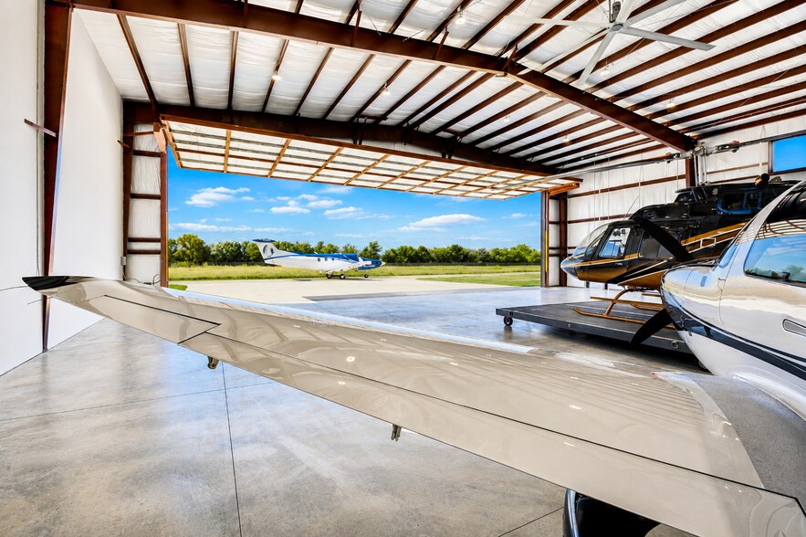 More Photos Of 3000 Westcourt rd, Denton Airplane Hangar For Sale