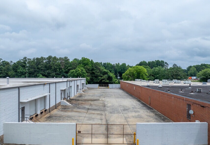 More Photos Of 5070 Minola Dr, Stonecrest Distribution For Lease