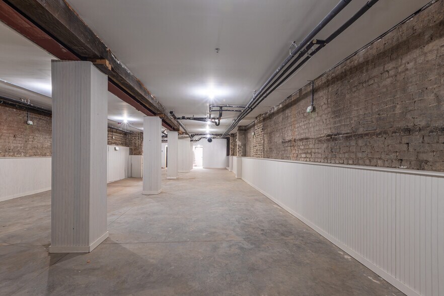 More Photos Of 23 W Broughton St, Savannah Apartments For Lease