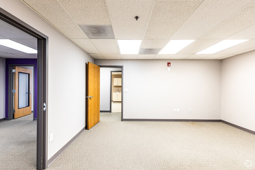 More Photos Of 7171 W 95th St, Overland Park Unknown For Lease