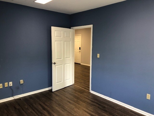 More Photos Of 722 Grant St, Herndon Medical For Sale