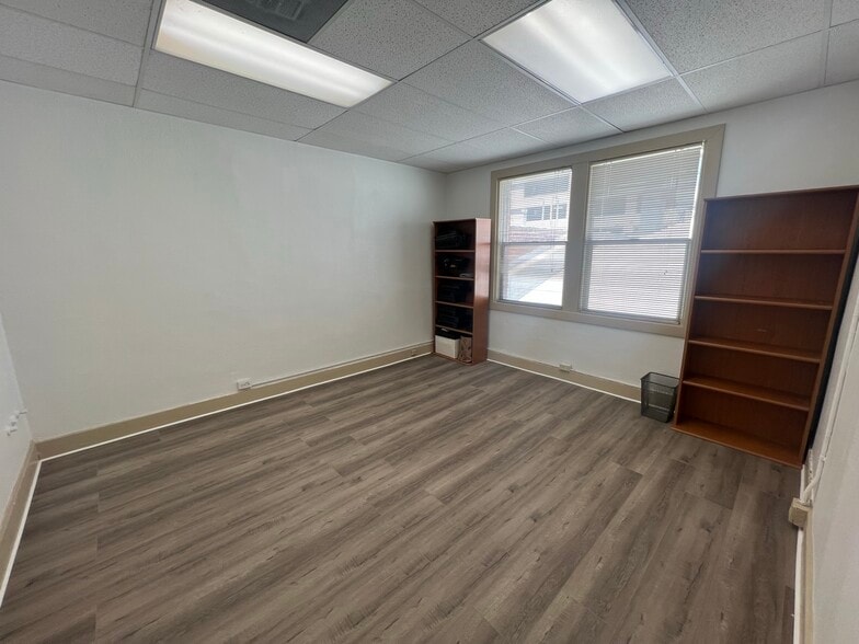 More Photos Of 925-927 E Colorado Blvd, Pasadena Storefront Retail Office For Lease