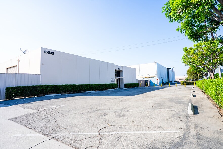 More Photos Of 15535 Texaco Ave, Paramount Warehouse For Sale