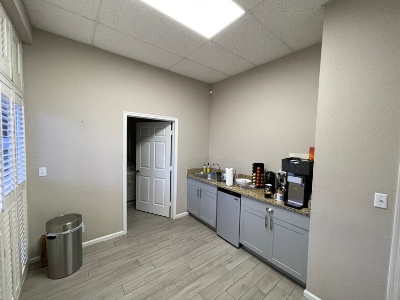 More Photos Of 658 W Indiantown Rd, Jupiter Medical For Sale