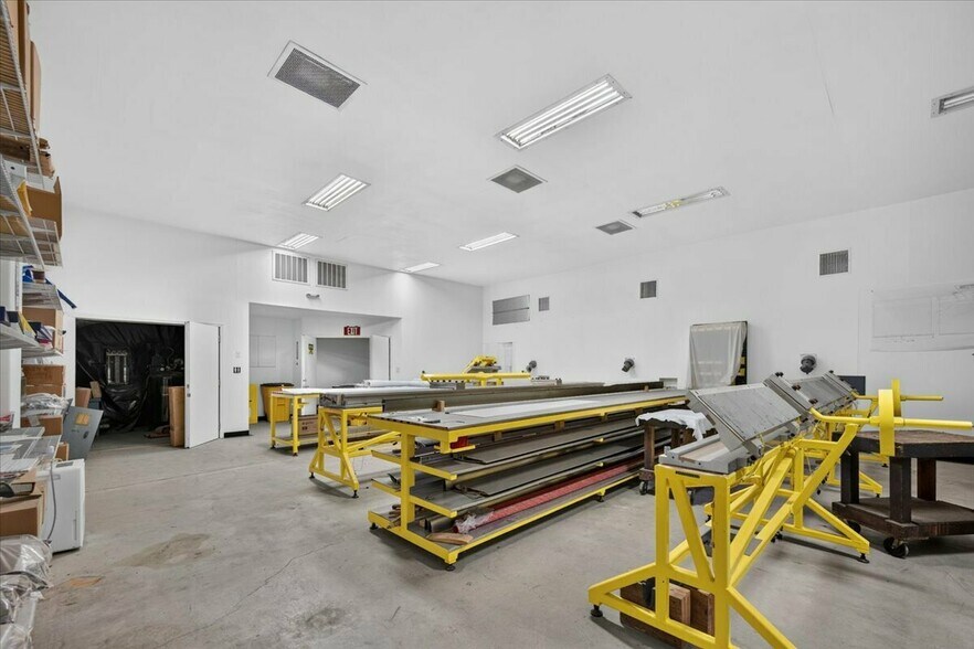 More Photos Of 925 M St, Firebaugh Manufacturing For Sale
