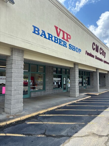 More Photos Of 1129 Ogeechee rd, Savannah General Retail For Lease