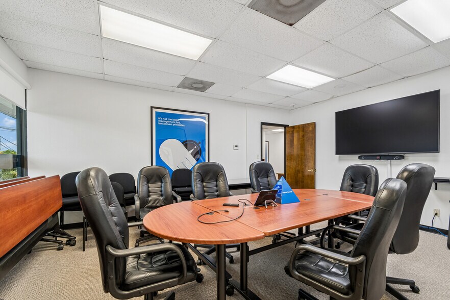 More Photos Of 1301 N 66th St, Saint Petersburg Office For Sale
