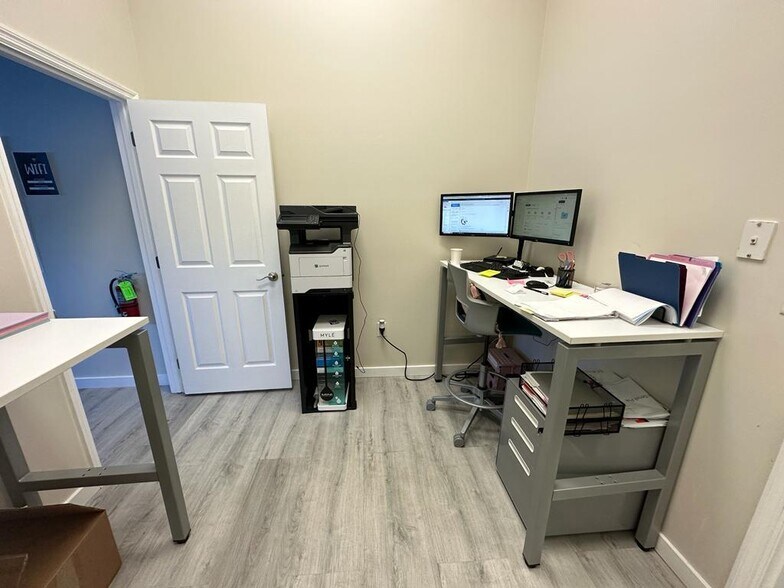 More Photos Of 423-425 NW 10th Ter, Hallandale Beach Light Manufacturing For Sale