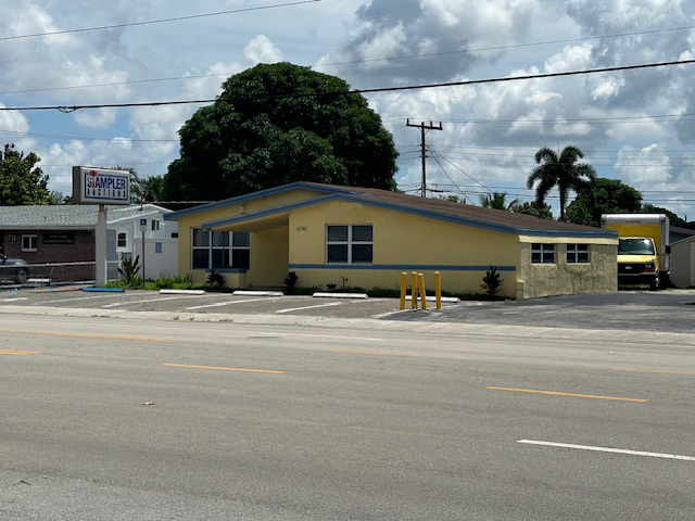 Primary Photo Of 6740 Taft St, Hollywood Office For Lease