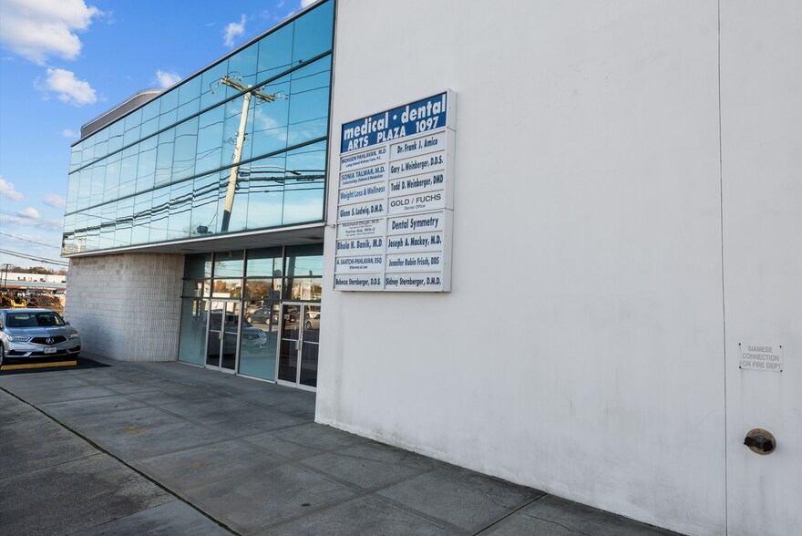 More Photos Of 1097 Old Country Rd, Plainview Medical For Lease