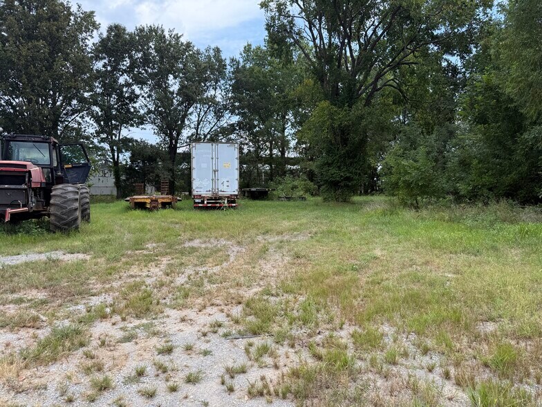 More Photos Of 1302 E Main St, Marion Warehouse For Sale