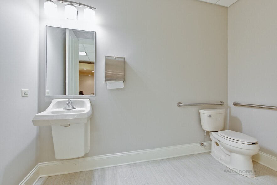 More Photos Of 1531 Grove Ave, Barrington Office For Sale