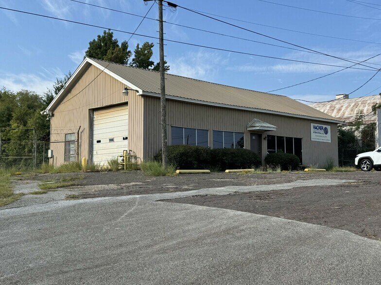 Primary Photo Of 919 State Highway 64 W, Henderson Warehouse For Sale