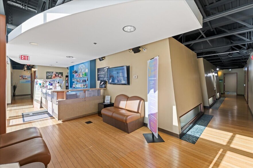 More Photos Of 801 E Parkcenter Blvd, Boise Health Club For Sale