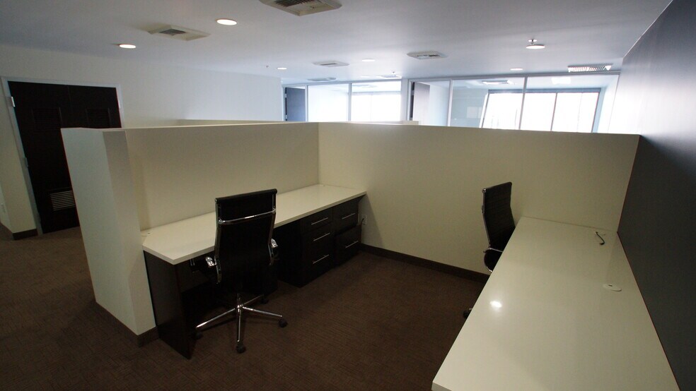 More Photos Of 500 S Palm Canyon Dr, Palm Springs Office For Lease