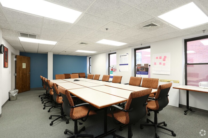 More Photos Of 213-221 Main St, Hartford Office For Sale