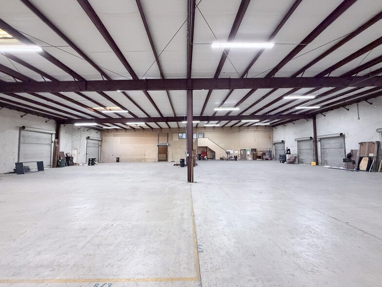 More Photos Of 5903-5929 Distribution, San Antonio Warehouse For Lease