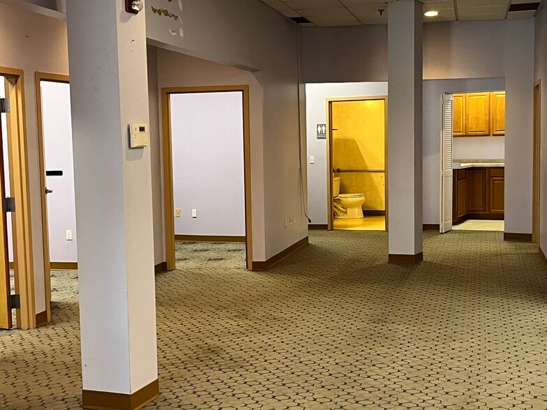 More Photos Of 18 Dartmouth St, Malden Storefront Retail Office For Lease
