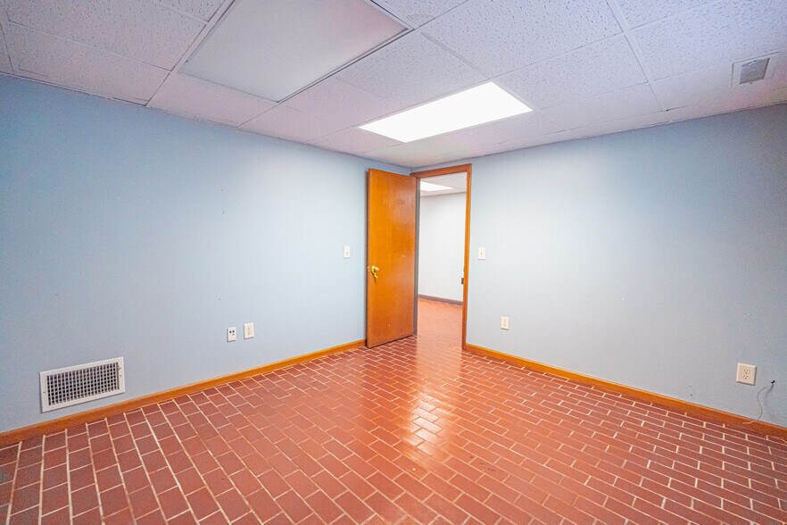 More Photos Of 63 Bleachery Ct, Warwick Distribution For Sale