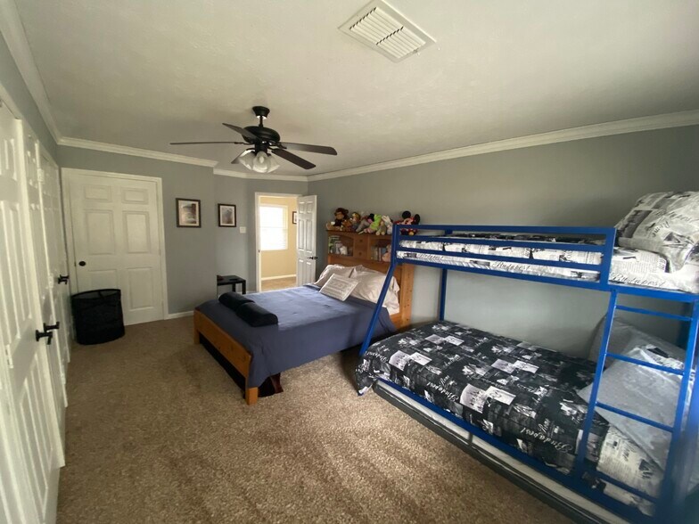 More Photos Of 561 Lakeway Dr, Montgomery Specialty For Sale