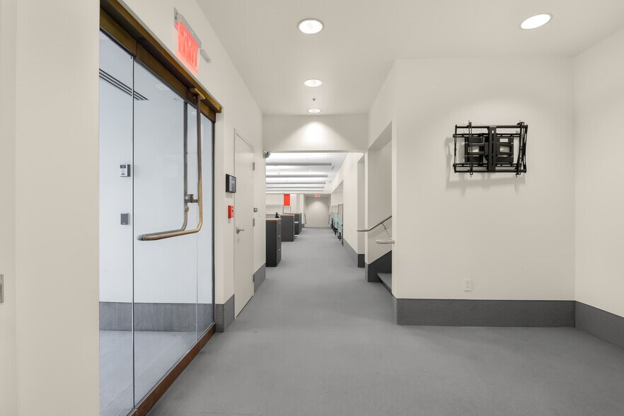 More Photos Of 301 Washington St, Columbus Office For Lease