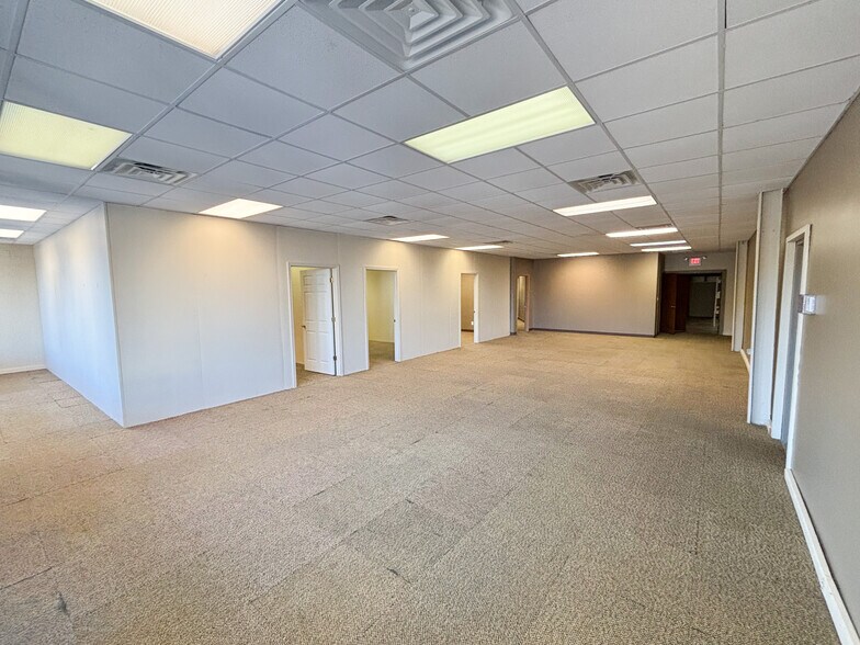 More Photos Of 304 E Jackson St, Willard Unknown For Lease