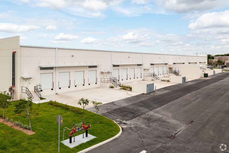 More Photos Of 12301 NW 112 Ave, Medley Distribution For Lease