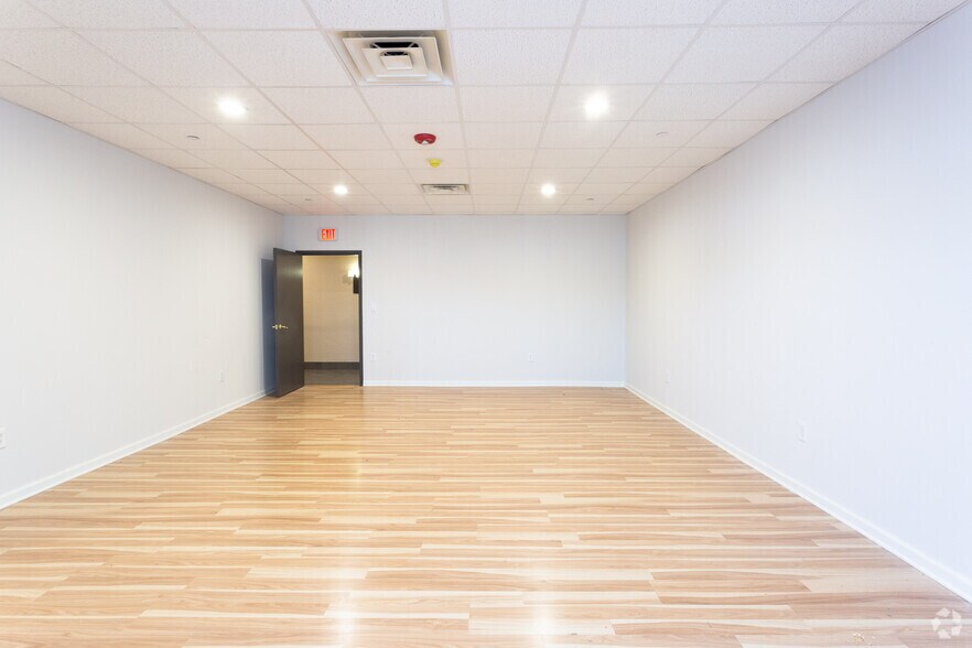 More Photos Of 725 River Rd, Edgewater Medical For Lease
