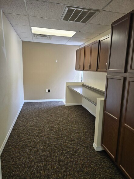 More Photos Of 7201-7205 Aloma Ave, Winter Park Office For Lease