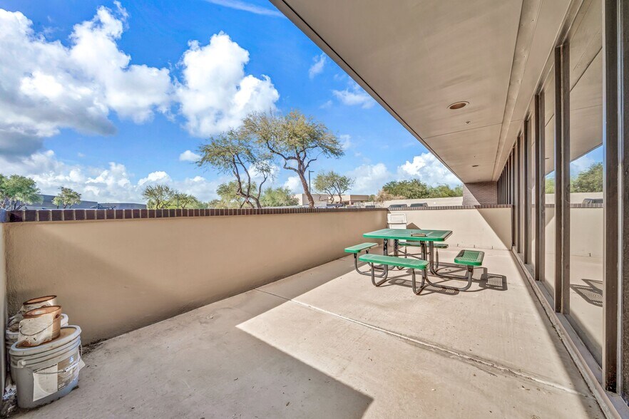 More Photos Of 14505 N Hayden Rd, Scottsdale Light Distribution For Lease