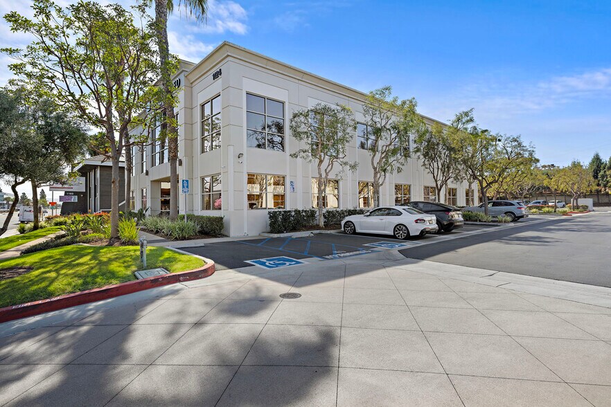 More Photos Of 1124 Bristol St, Costa Mesa Office For Sale
