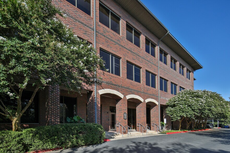 More Photos Of 11467 Huebner Rd, San Antonio Office For Sale