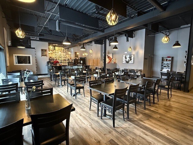 More Photos Of 8 Asa st, Kemptville Restaurant For Sale
