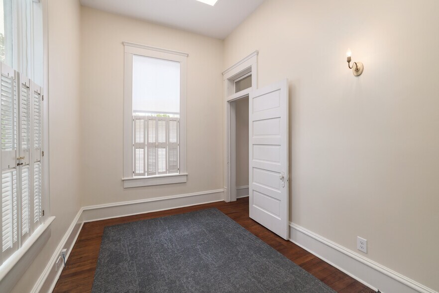 More Photos Of 602 W 13th St, Austin Office For Lease